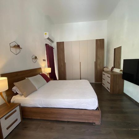 Blue Waters Town House Appartamento Tarxien Esterno foto